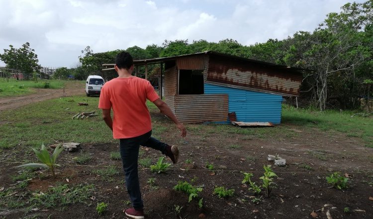Unas 300 familias invasoras reclaman espacio en los terrenos asignados al hospital público. Foto de Miriam Lasso