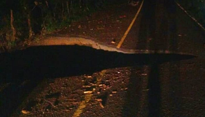 Serias afectaciones en la carretera que comunica a Macaracas con Tonosí. Foto/Thays Domínguez