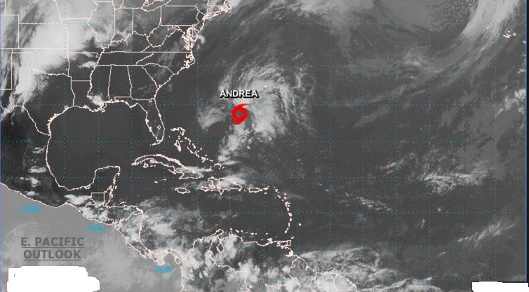 Andrea es una tormenta subtropical, lo que significa que es un híbrido entre las tormentas de núcleo frío (invierno) y las de núcleo caliente (verano).