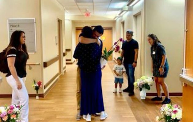 Familia sobrevivientes de la tragedia de Costamare se reencuentran. Foto/Redes Sociales
