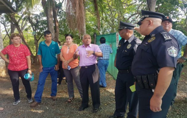 Unidades de la Policía Nacional se apersonaron al plantel. Foto: Thays Domínguez.