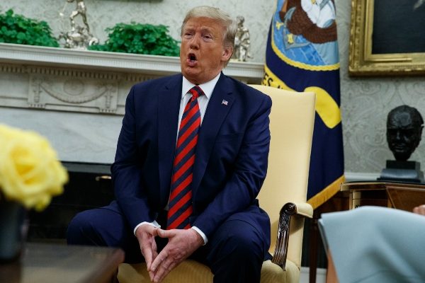 Hace unos días, el presidente Donald Trump, anunció que había ordenado un "incremento sustancial" de las sanciones contra Irán, tras la polémica generada por el ataque a las refinerías saudíes. FOTO/AP