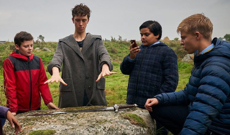 Junto a un grupo de niños vivirán una gran aventura. 