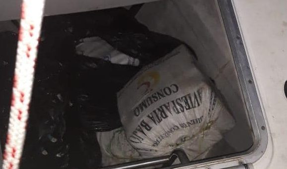 La droga fue encontrada en un velero que provenía de la comarca de Guna Yala, donde viajaban dos extranjeros, el domingo. Foto/Diómedes Sánchez