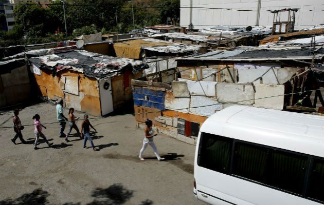 Ni "Maduro" ni "Guaidó", las palabras que más se repiten en las zonas humildes de Caracas son "hambre" y "miseria".
