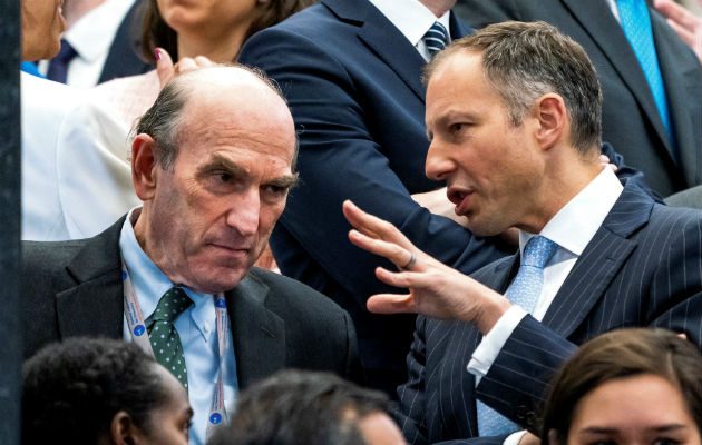 "EE.UU. no se mantendrá impasible mientras el régimen ilegítimo del (presidente venezolano Nicolás) Maduro despoja al pueblo venezolano de su riqueza, humanidad y derecho a la democracia".