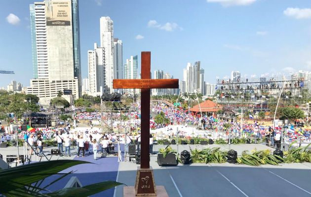 Papa Francisco: "Esta sociedad consume y se consume", mensaje en el Viacrucis de la Cinta Costera. Foto: JMJ