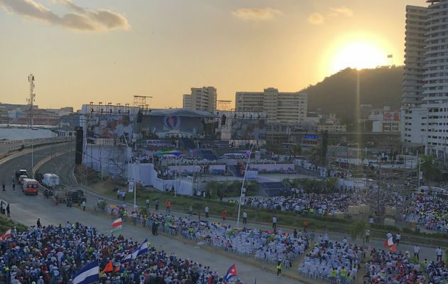 Papa Francisco: "Esta sociedad consume y se consume", mensaje en el Viacrucis de la Cinta Costera. Foto: JMJ