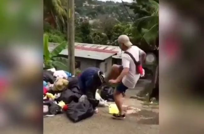 Joven patea a un indigente en un basurero; el video indigna a usuarios de redes sociales. Foto: Cortesía.