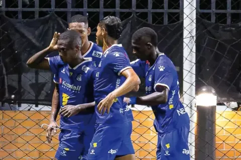 Árabe Unido  y Tauro estrenan el FVS