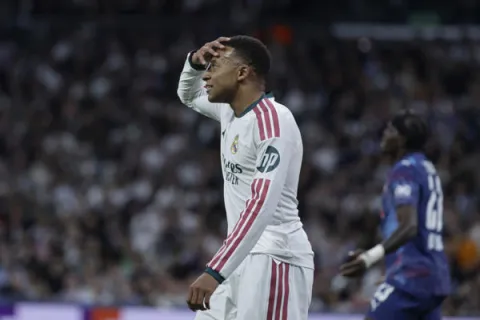 Mbappé pide disculpas y afirma que siente un gran respeto por el pueblo chino