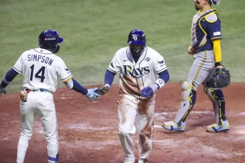 Rays  de Tampa Bay deja tendido a los Cerveceros de Milwaukee y alarga la Serie Mundial a un quinto juego