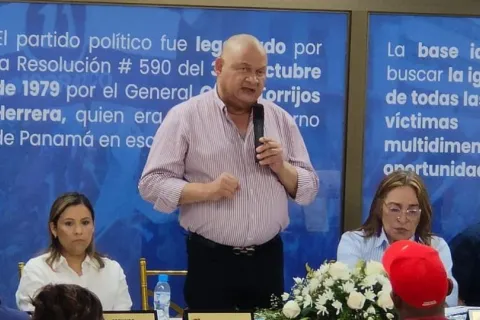  Benicio Robinson justifica sus 116 funcionarios en la Asamblea