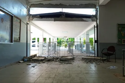 Unas 40 escuelas serán demolidas esta semana tras el terremoto