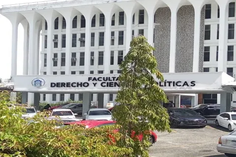 Arrocha pide actualizar la formación de los abogados