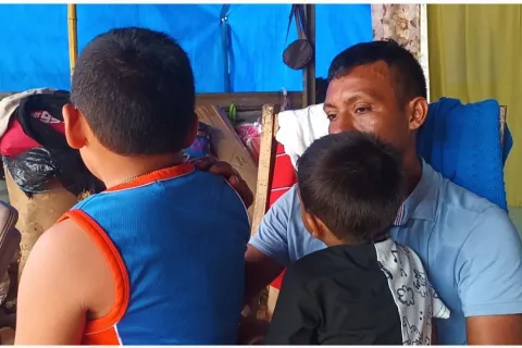 Atrapados bajo una cama mientras la casa caía: el impactante rescate de dos niños en Soná tras el terremoto