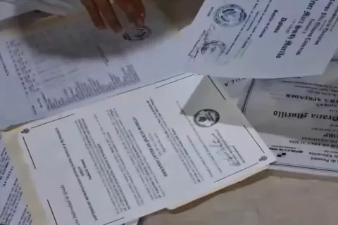 Títulos y diplomas falsos: nueva operación deja al menos 18 aprehendidos