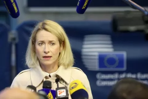 La UE aprueba el mayor paquete de sanciones selectivas contra Rusia con casi 1.600 nombres
