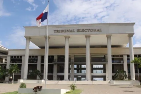 Tribunal Electoral aclara que no solicitó cortesía de sala para debatir reformas electorales