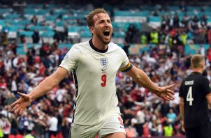 El capitán de Inglaterra, Harry Kane, festeja su gol ante Alemania. Foto:EFE