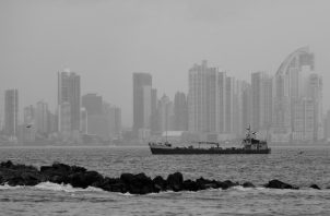La Ciudad de Panamá vista desde la Isla de Taboga, en el Pacífico panameño. Foto: EFE.