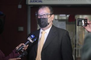 La defensa de Ricardo Martinelli advierte que seguirá denunciando las irregularidades de la Fiscalía, pese a las trabas del Tribunal. Víctor Arosemena