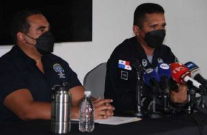 El fiscal Rafael Baloyes y el director de la Policía, John Dornheim, dirigieron una conferencia de prensa para informar sobre los hechos. 