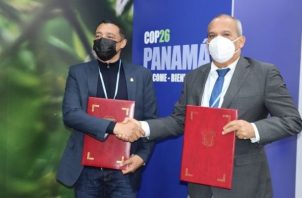 El convenio fue suscrito por los ministros de Ambiente de Panamá, Milciades Concepción, y de Honduras, Mario Martínez. Foto: Cortesía