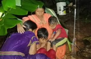 Luego de los hechos del viernes de la semana pasada, varias familias han quedado sin techo y permanecen a la intemperie, incluyendo mujeres, niños y adultos mayores. Foto: Cortesía 