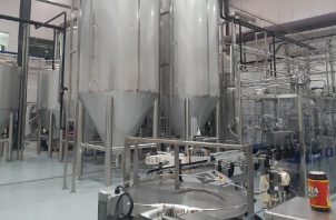Microempresas, como Clandestina, dedicada a la fabricación de cervezas artesanales, han tenido facilidades para invertir en equipos para expandir su producción. Foto: Francisco Paz