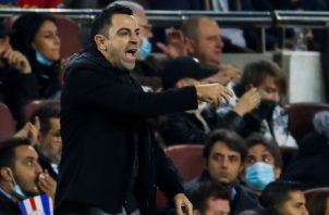 Xavi recibió una gran ovación en su regreso a Barcelona, esta vez como entrenador del primer equipo. Foto: EFE