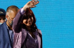 Un tribunal de Argentina sobreseyó este viernes las causas Hotesur y Los Sauces contra la expresidenta, Cristina Fernández. Foto: EFE
