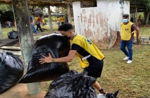 Con esta jornada de limpieza se apoya a la comunidad chorrerana. Foto. Dayana Rivas