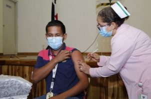 Las vacunas se están aplicando en las instalaciones de salud. Foto: Cortesía