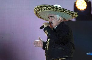 Vicente Fernández durante su actuación en un concierto en la Ciudad de México (México). Foto: EFE / Photoamc