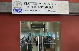 La declaración de causa compleja de la querella presentada por Aduana, por supuesta falsificación de sellos fue declarada por un juez. Archivo 
