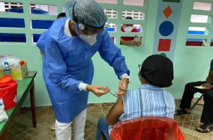 Panamá está colocando la tercera dosis de vacunas contra la covid-19 a la población mayor de 16 años. Foto: Grupo Epasa