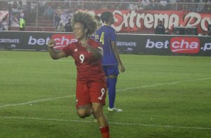 La delantera panameña Karla Riley festeja uno de sus goles contra Barbados. Foto: Victor Arosemena