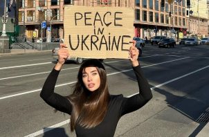 Anna Nepliaj, Miss Ucrania 2021, pide paz. Foto: Instagram