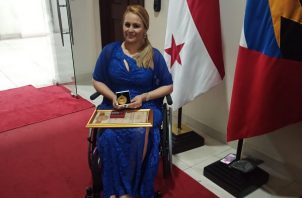 Anyelin Mayling Batista recibió en la conmemoración al Día Internacional de la Mujer, la Condecoración Nacional Medalla 8 de Marzo, en mérito a su Ejemplo de Superación ante la Discapacidad.