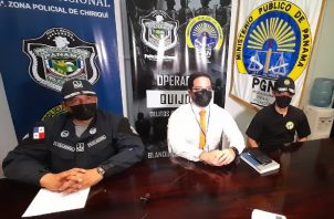 El fiscal Contra la Delincuencia Organizada, Octavio Nicolao (centro) explica el operativo. Foto: José Vásquez 
