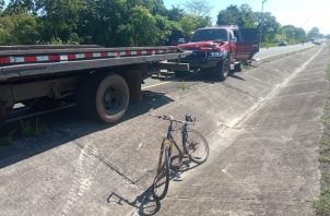 La bicicleta quedó en una cuneta cerca al vehículo involucrado en el atropello. Foto: Thays Domínguez.