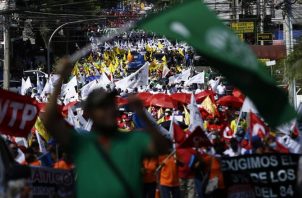 Trabajadores en Panamá marcharon por mejores salario, desigualdad social, seguridad social, corrupción y para exigir política para general empleos dignos. EFE