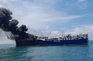 Las embarcaciones se incendiaron alrededor de las 10:20 a.m. de este miércoles. Foto: Eric A. Montenegro 