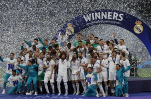 Jugadores del Real Madrid festejan el título de la Champions. Foto:EFE
