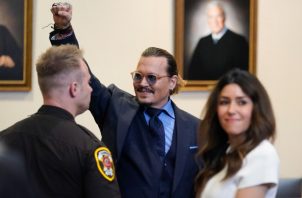 Johnny Depp al término de la sexta semana del juicio por difamación. Foto: EFE