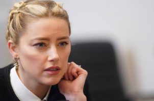  Amber Heard durante una jornada del juicio por difamación que la enfrentaba con Johnny Depp, el 19 de mayo de 2022. Foto: EFE / Shan Thew