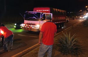 El tráfico vehicular se congestionó debido a las laboras de auxilio en la vía. Foto: Melquiades Vásquez 