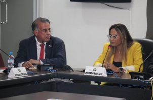 El titular del MIDA, Augusto Valderrama y la administradora de la ARAP, Flor Torrijos. Foto: Cortesía ARAP