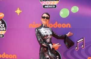 La cantante mexicana Danna Paola posa en la Orange Carpet de los Kids Choice Awards 2022.